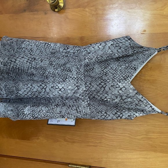 Grey Scaled Dress - Picture 2 of 4
